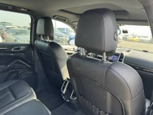 Bild 28/61 von Porsche Cayenne S (2010)
