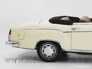 Image 14/15 of Mercedes-Benz 220 SE Cabriolet (1961)