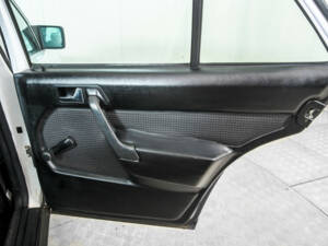 Bild 35/50 von Mercedes-Benz 190 D (1986)