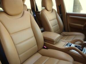 Image 49/93 of Porsche Cayenne Turbo (2007)