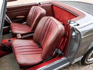 Afbeelding 14/27 van Mercedes-Benz 230 SL (1964)