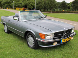 Afbeelding 6/27 van Mercedes-Benz 560 SL (1989)