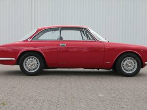 Image 7/7 of Alfa Romeo Giulia 1600 GT Junior (1976)