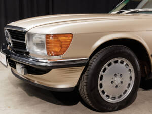 Immagine 5/71 di Mercedes-Benz 420 SL (1988)