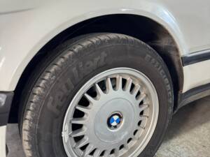 Image 9/37 of BMW 735i (1991)