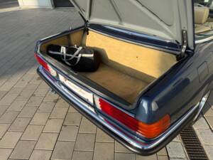 Image 14/30 de Mercedes-Benz 500 SL (1982)