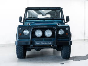 Image 2/43 of Land Rover Defender 90 &quot;50th Anniversary&quot; (1998)