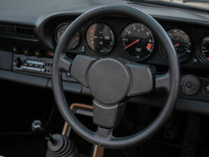 Image 14/50 of Porsche 911 SC 3.0 (1982)