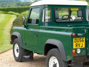 Bild 22/50 von Land Rover Defender 90 Td5 (2006)