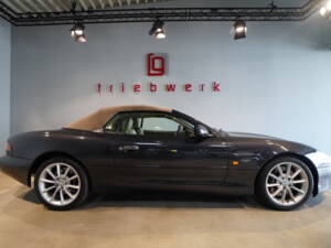 Bild 17/22 von Aston Martin DB 7 Vantage Volante (2002)