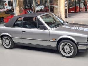 Image 5/12 of BMW 320i (1990)