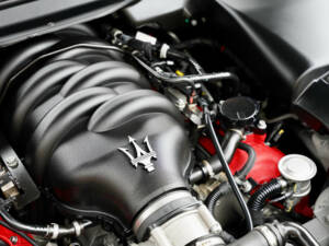 Image 16/50 of Maserati GranTurismo Sport (2013)