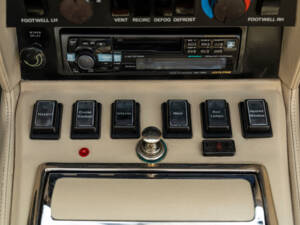 Immagine 24/32 di Aston Martin V8 Vantage Volante (1988)