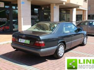 Imagen 5/10 de Mercedes-Benz E 320 (1993)