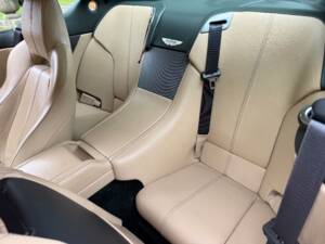 Image 33/43 of Aston Martin DB 9 (2008)