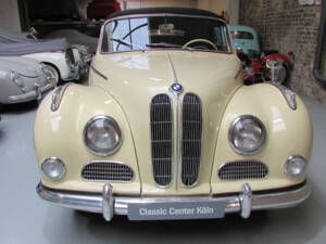 Imagen 9/19 de BMW 502 Baur (1954)