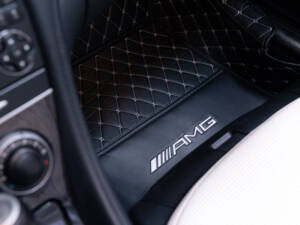 Image 19/43 of Mercedes-Benz SL 55 AMG (2007)