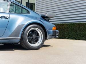 Image 5/33 de Porsche 911 Turbo 3.3 (1988)