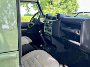 Bild 17/19 von Land Rover Defender 90 Heritage (2015)