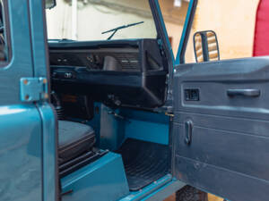 Image 49/58 of Land Rover Defender 110 (1995)