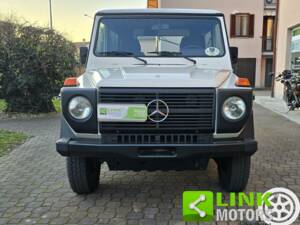 Imagen 2/10 de Mercedes-Benz 200 GE (SWB) (1989)