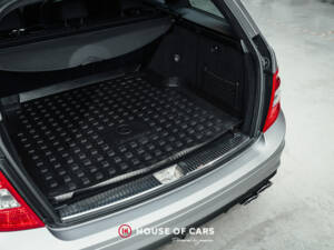 Bild 14/24 von Mercedes-Benz C 63 AMG T (2010)