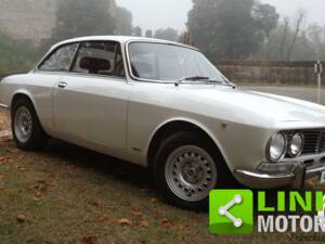 Immagine 5/10 di Alfa Romeo 2000 GT Veloce (1972)