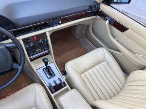Image 35/50 of Mercedes-Benz 380 SE (1984)