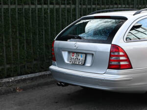 Image 8/32 of Mercedes-Benz C 32 AMG T (2003)