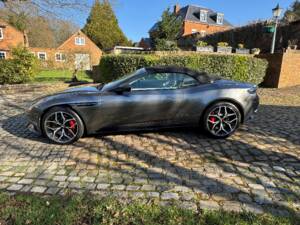 Image 3/40 de Aston Martin DB 11 Volante (2018)