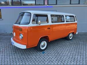 Afbeelding 2/25 van Volkswagen T2b minibus (1974)