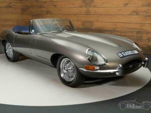 Image 2/19 of Jaguar E-Type 4.2 (1965)