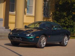 Image 25/49 de Jaguar XK8 4.2 (2003)