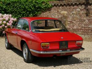 Afbeelding 20/50 van Alfa Romeo Giulia GT 1300 Junior (1975)