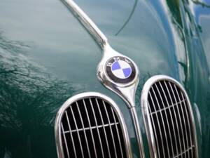 Image 32/38 of BMW 502 Baur (1955)