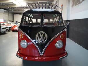 Image 25/50 of Volkswagen T1 Brasil &quot;Samba&quot; (1975)