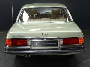 Image 5/30 de Mercedes-Benz 280 SE (1978)