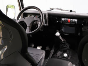 Image 9/10 of Land Rover 90 (1990)