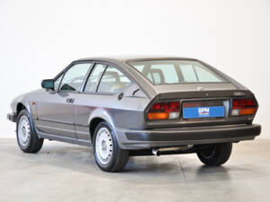 Image 22/34 de Alfa Romeo GTV 6 2.5 (1986)