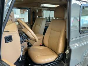 Bild 4/8 von Land Rover Defender 90 Works V8 (2012)