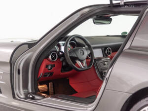 Image 33/56 de Mercedes-Benz SLS AMG (2011)
