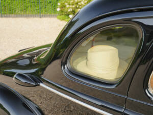 Image 29/50 of Oldsmobile F-Series Business Coupe (1938)