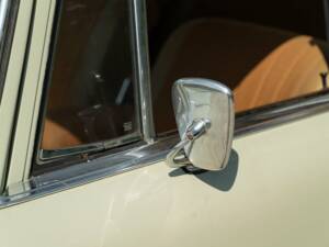 Image 14/50 of Mercedes-Benz 200 (1966)