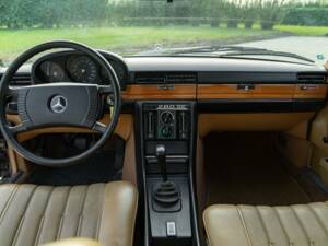 Image 41/50 of Mercedes-Benz 280 SE (1973)