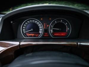 Bild 35/50 von BMW 745d (2005)
