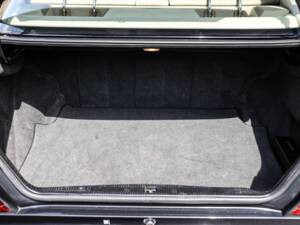 Image 22/37 of Mercedes-Benz E 320 (1995)