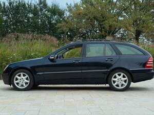 Image 12/50 of Mercedes-Benz C 320 T (2001)