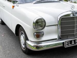 Image 13/21 of Mercedes-Benz 190 c (1965)