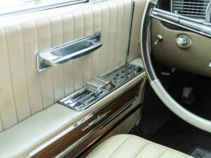 Immagine 108/135 di Lincoln Continental Convertible (1965)