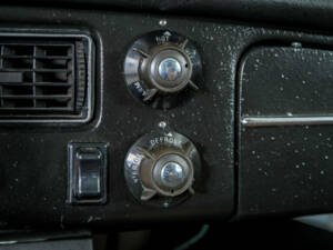 Image 29/50 of MG MGB GT V8 (1975)